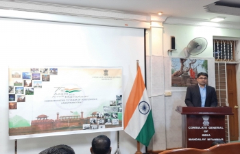 Consul General addressing the gathering on the occasion of “Kashi Utsav”